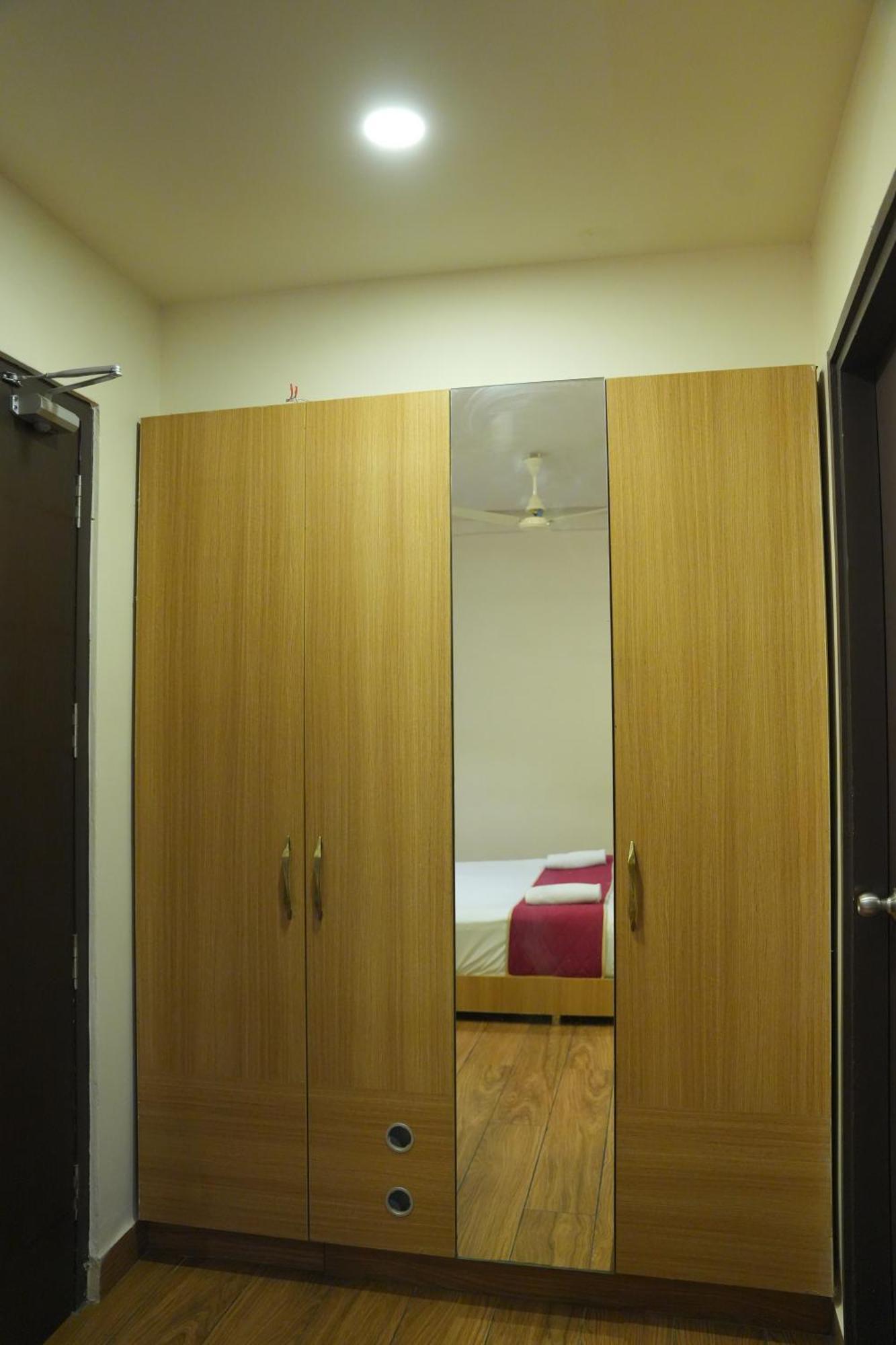 Kvp Golden Inn تيروباتي المظهر الخارجي الصورة