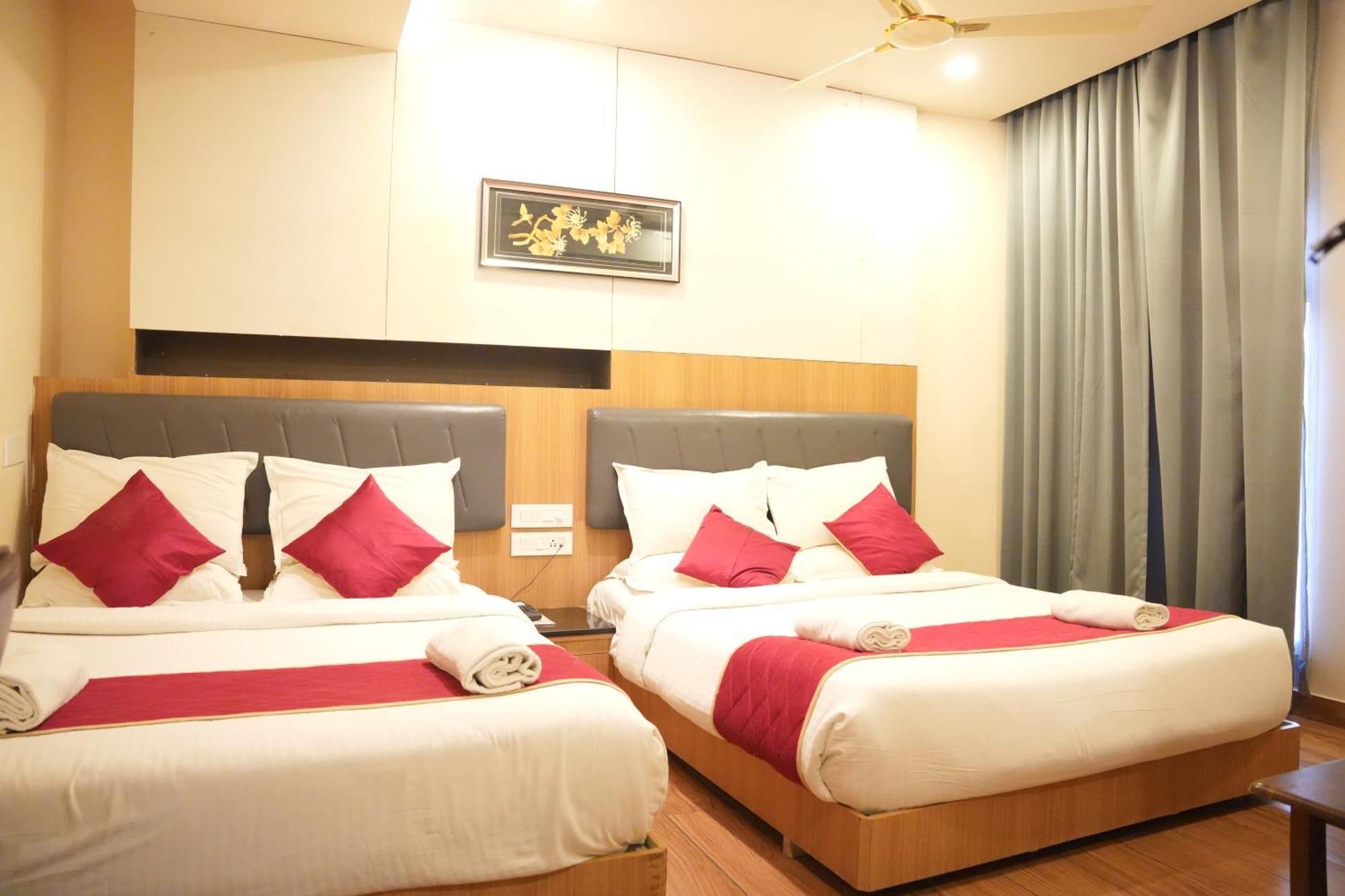 Kvp Golden Inn تيروباتي المظهر الخارجي الصورة