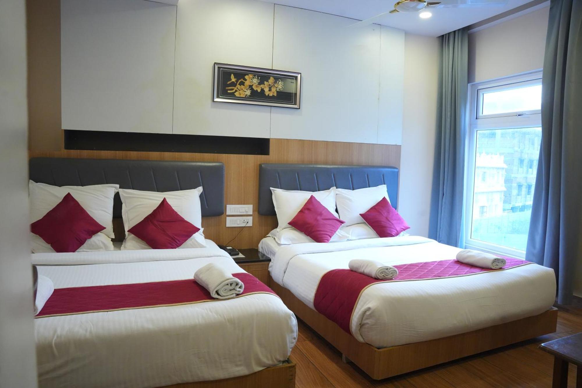 Kvp Golden Inn تيروباتي المظهر الخارجي الصورة