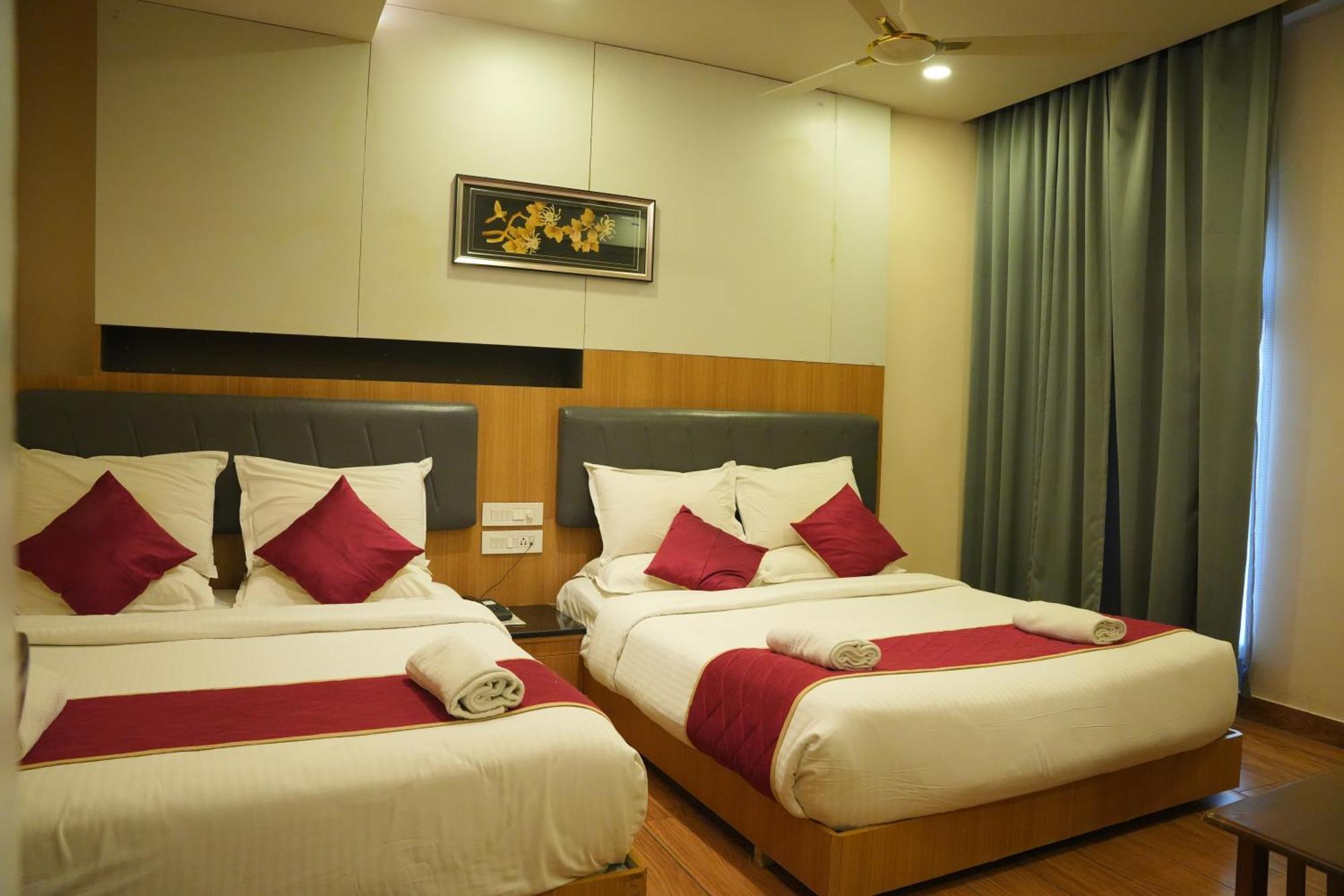 Kvp Golden Inn تيروباتي المظهر الخارجي الصورة