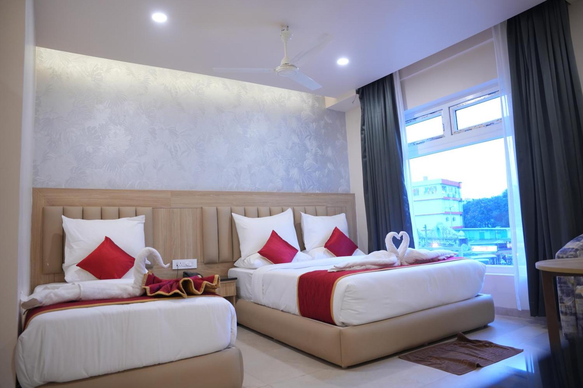 Kvp Golden Inn تيروباتي المظهر الخارجي الصورة