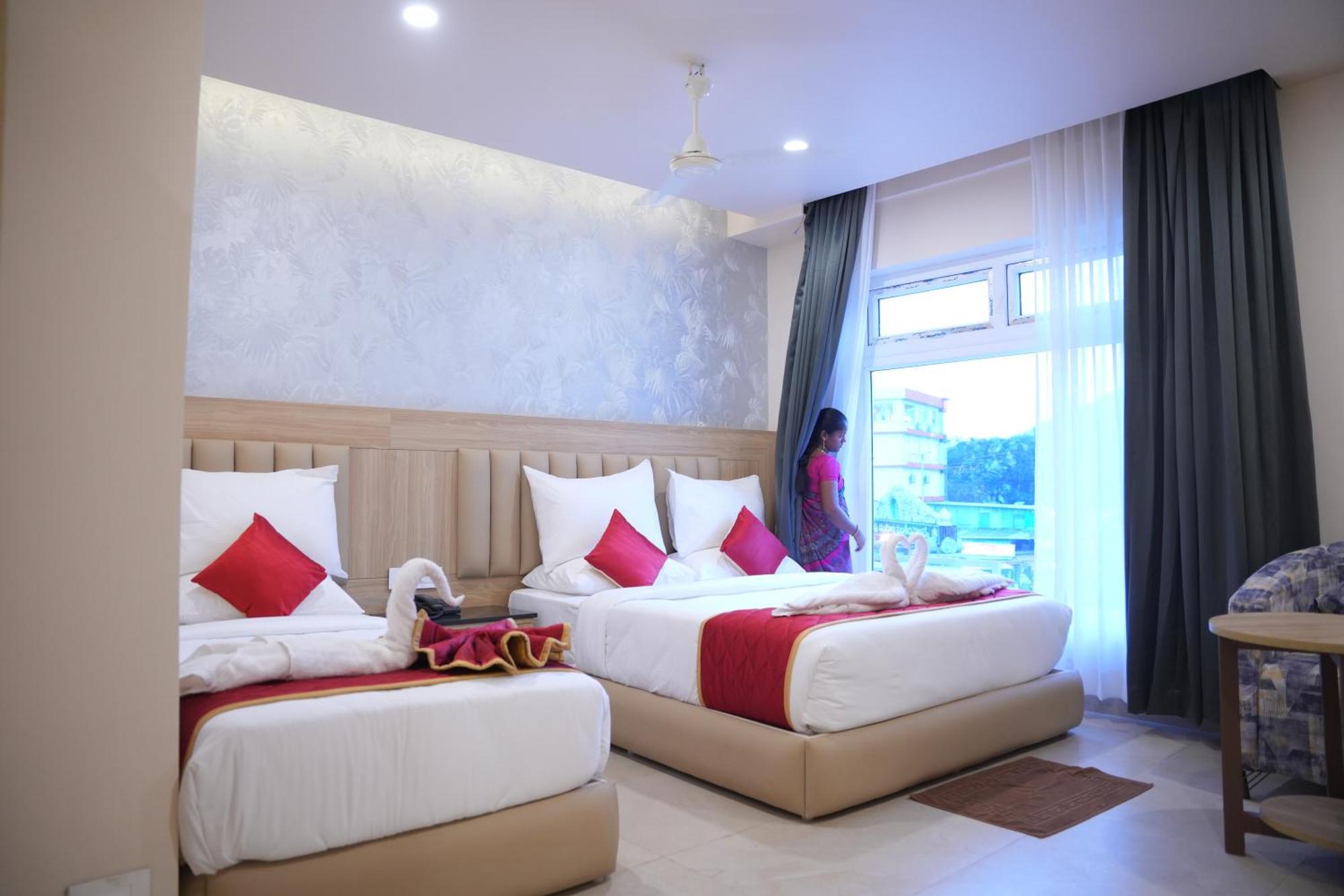 Kvp Golden Inn تيروباتي المظهر الخارجي الصورة