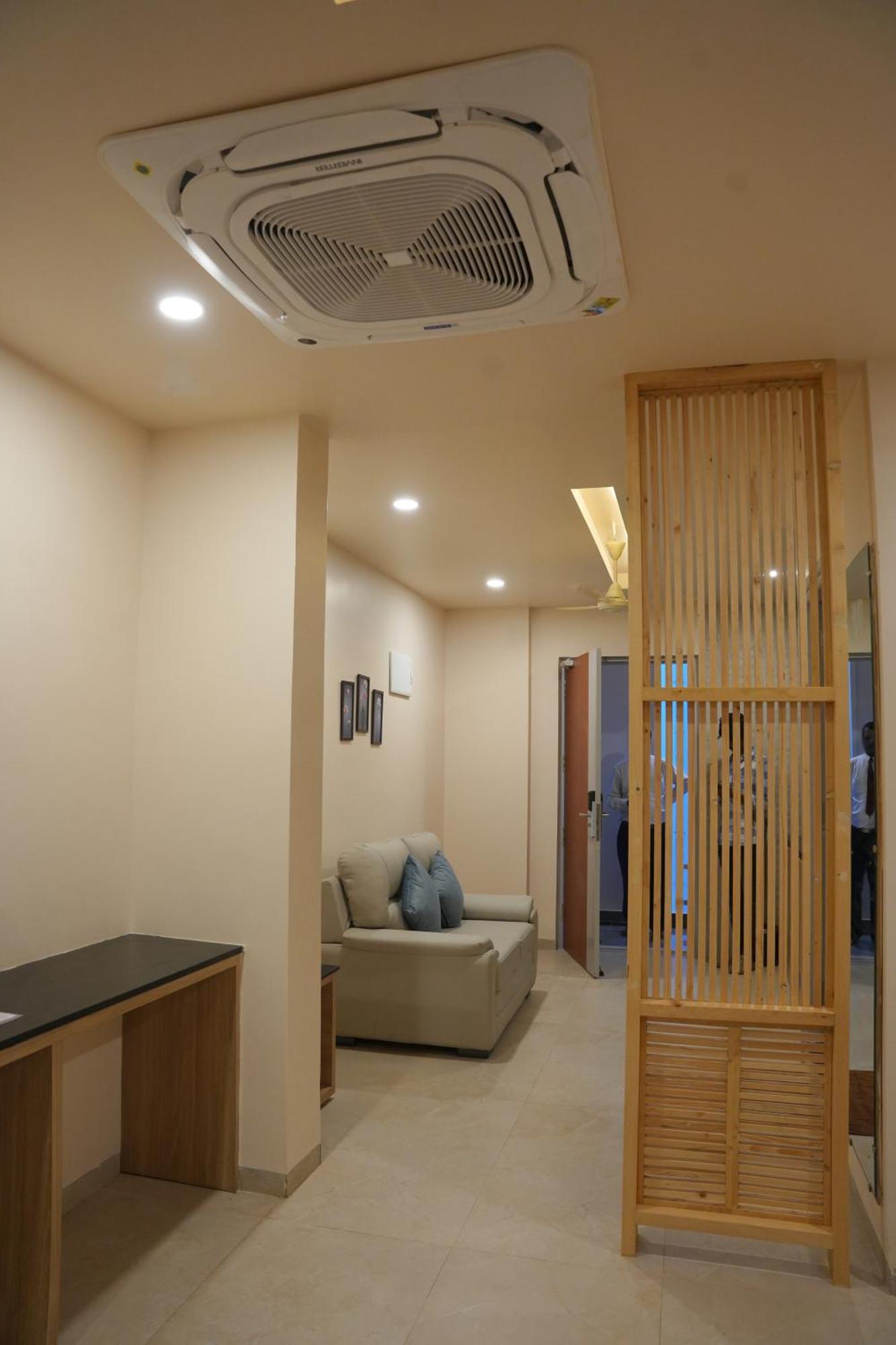 Kvp Golden Inn تيروباتي المظهر الخارجي الصورة
