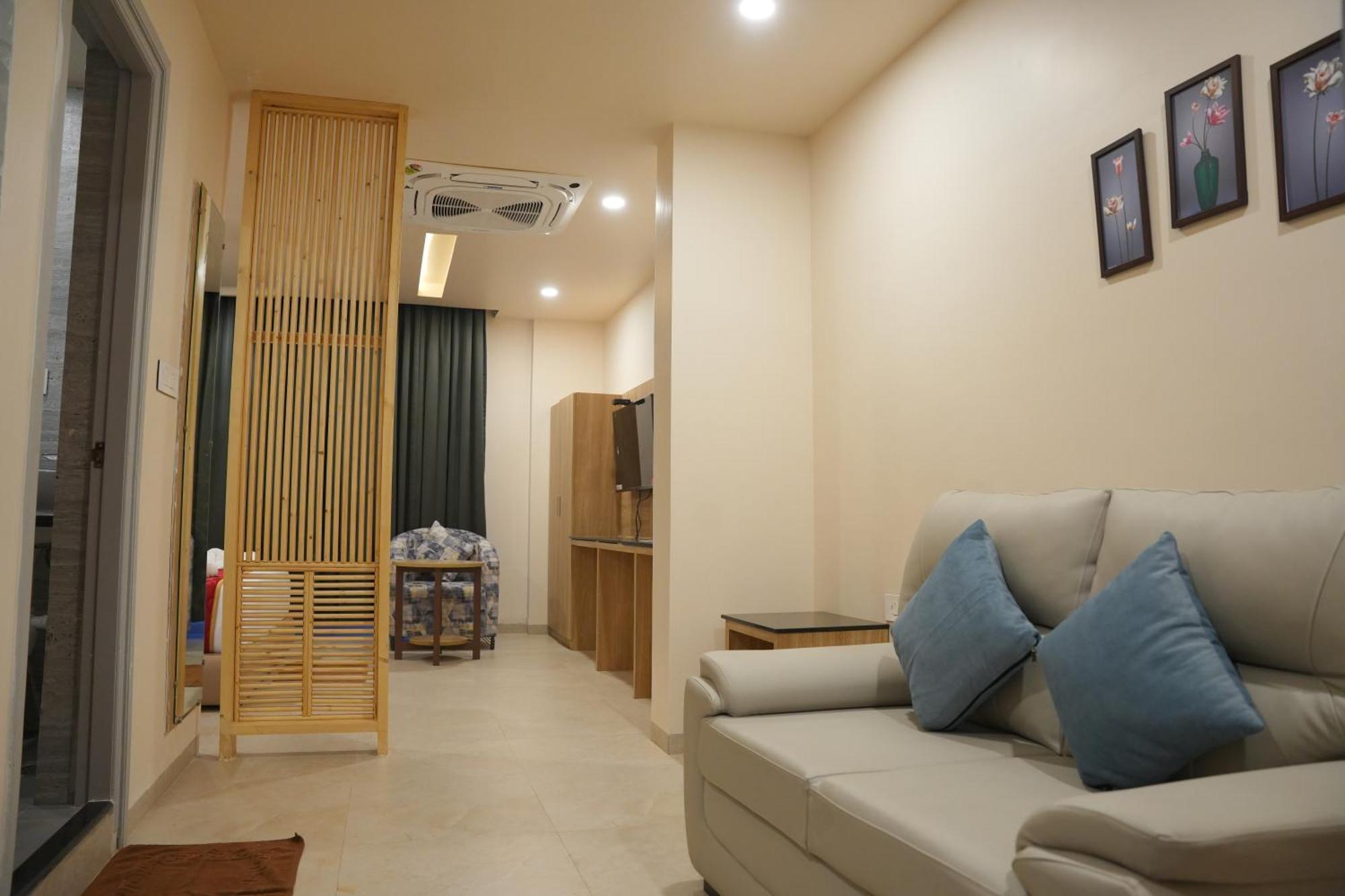 Kvp Golden Inn تيروباتي المظهر الخارجي الصورة