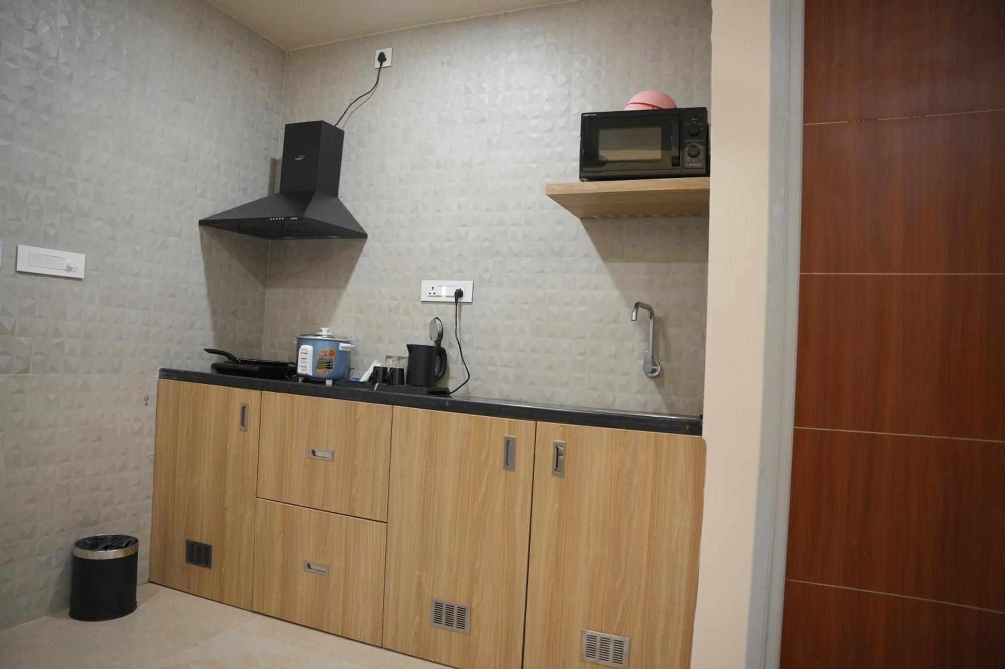 Kvp Golden Inn تيروباتي المظهر الخارجي الصورة