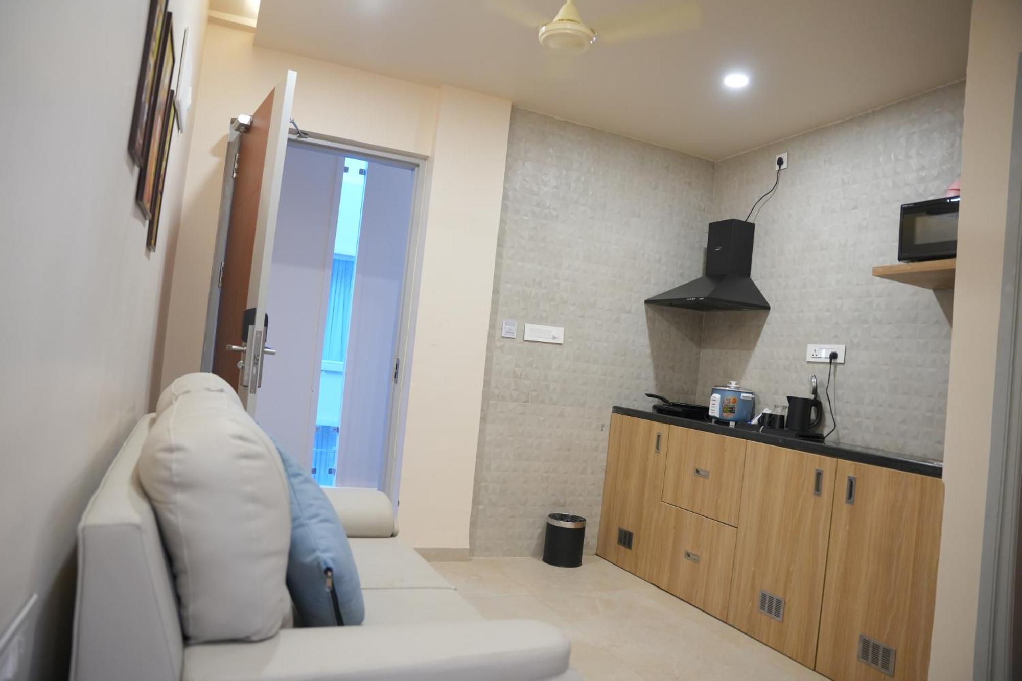 Kvp Golden Inn تيروباتي المظهر الخارجي الصورة
