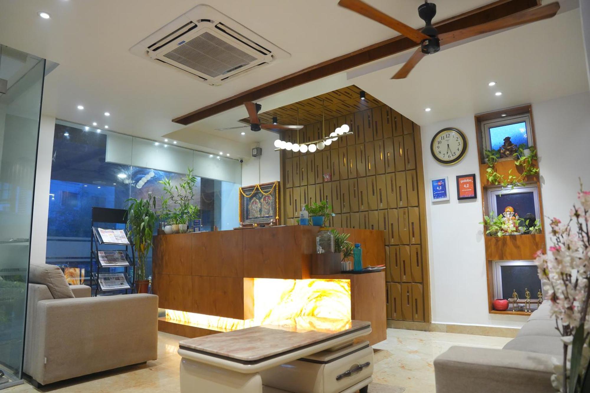 Kvp Golden Inn تيروباتي المظهر الخارجي الصورة